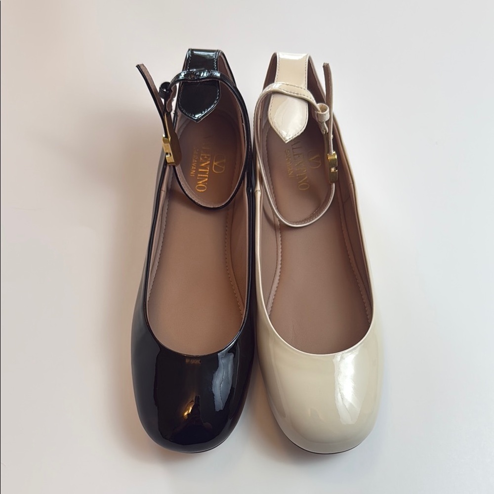 Valentino Garavani Black and Cream‎ Ankle Strap Patent Leather Flats Size 37.5B